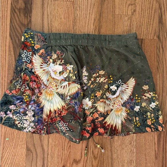Camilla 100% silk Watchful Wings lace front shorts sz L - Picture 9 of 9
